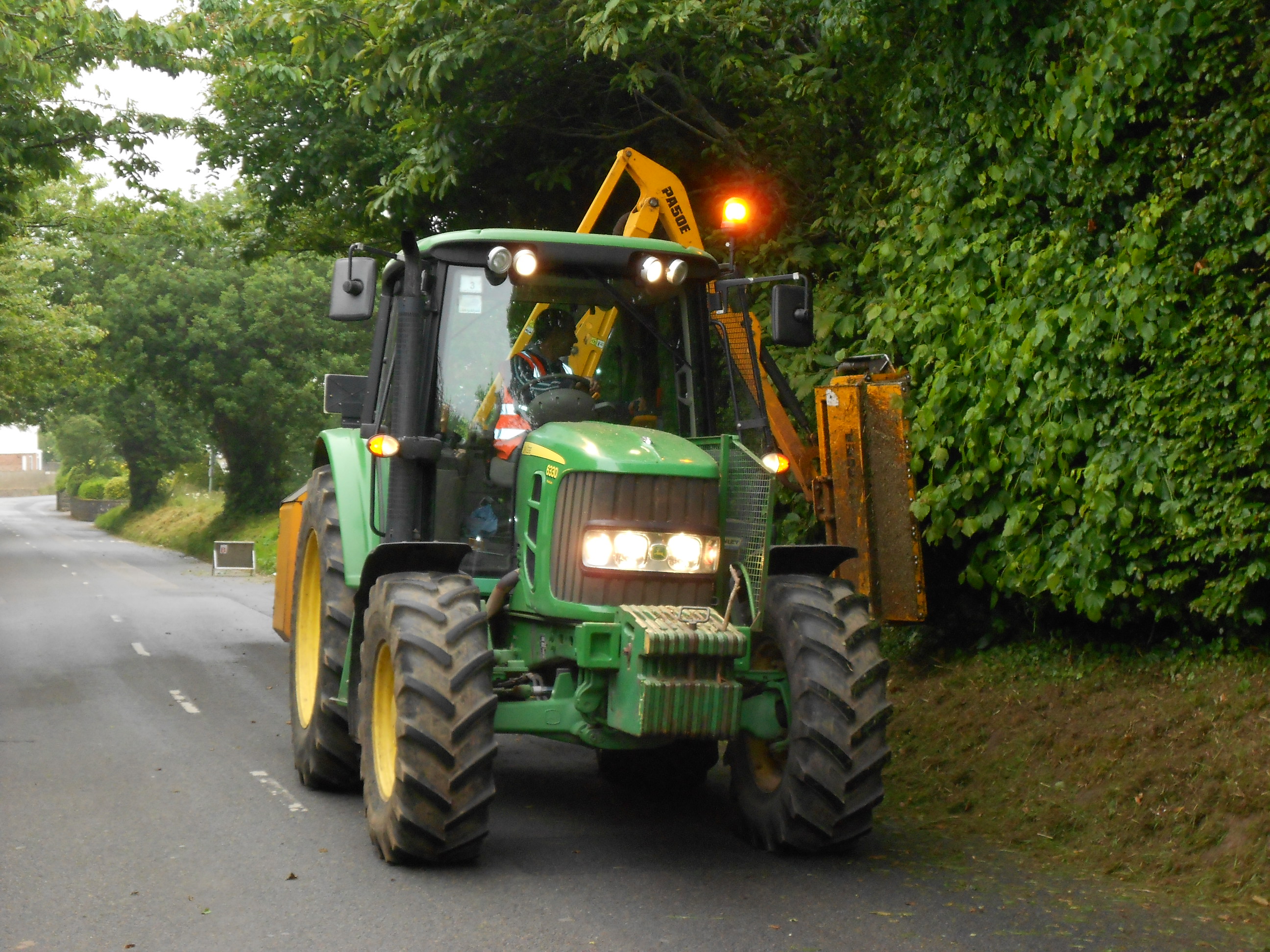 Hedge cutter in front1.JPG